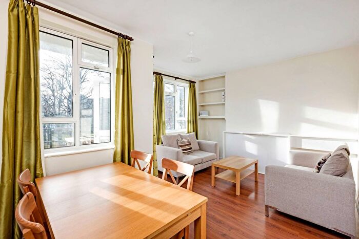 2 Bedroom Flat To Rent In Patmore Estate, Nine Elms, London, SW8