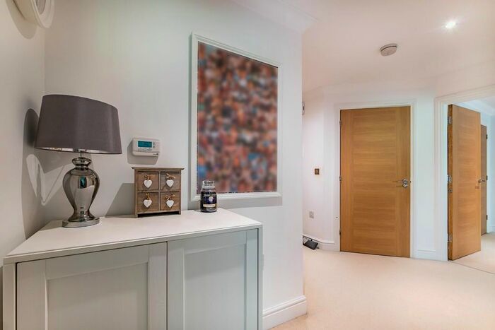 2 Bedroom Flat For Sale In Highdown Close, Banstead, SM7