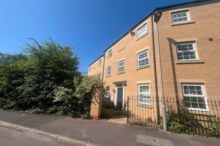 4 Bedroom Town House To Rent In Maskell Drive, Bedford, MK41