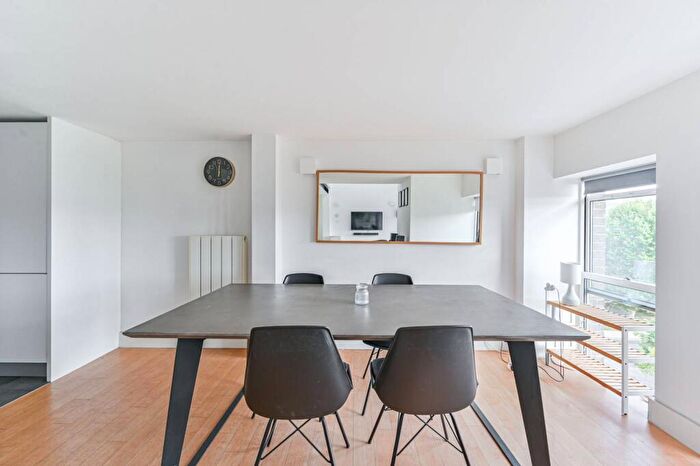 2 Bedroom Flat To Rent In Cadogan Road, Woolwich, London, SE18