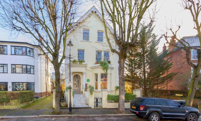 1 Bedroom Flat To Rent In Avenue Crescent, London, W3