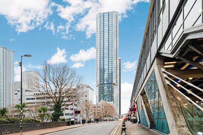 3 Bedroom Duplex To Rent In Amory Tower, Marsh Wall, E14