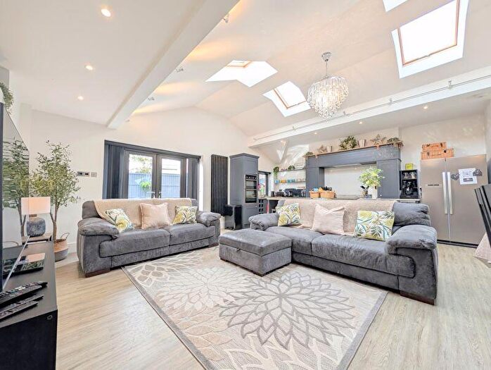 4 Bedroom Semi-Detached House To Rent In Golf Open - Everton Road, Birkdale - Sleeps /, PR8