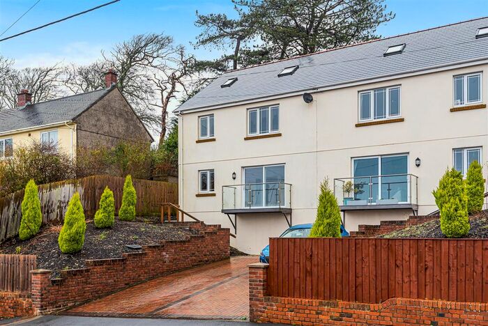 4 Bedroom Town House For Sale In Glascoed, Pwll, Llanelli, SA15