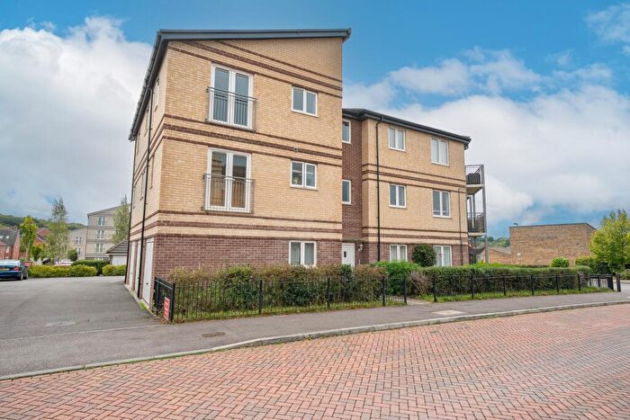 2 Bedroom Flat For Sale In Halter Way, Andover, SP11