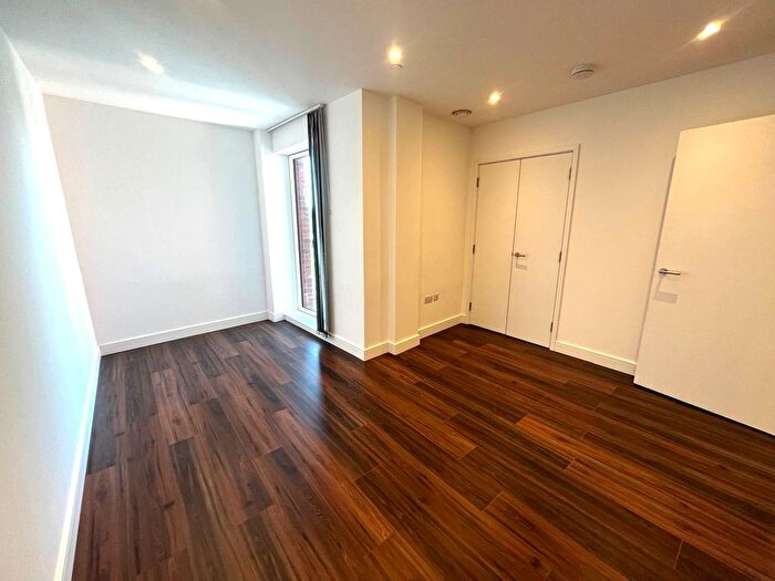 1 Bedroom Flat To Rent In Vicarage Road, Watford, WD18