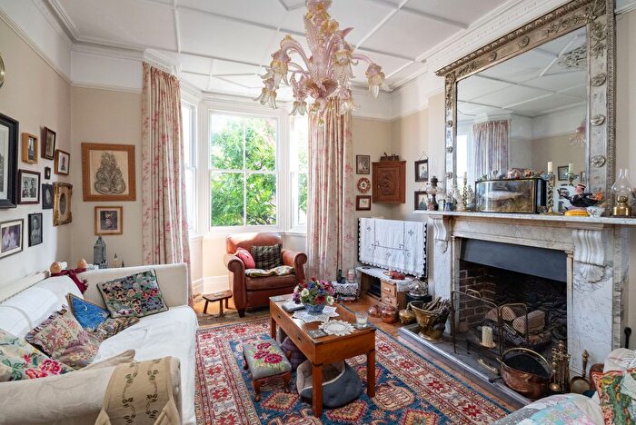 4 Bedroom Detached House For Sale In Junction Road, Dorking, RH4