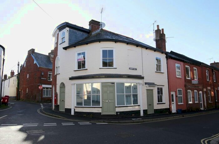 1 Bedroom Flat To Rent In Bampton Street, Tiverton, EX16