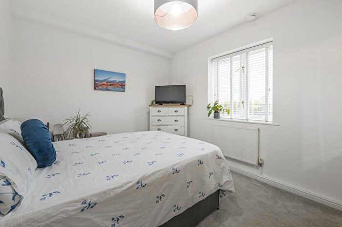 1 Bedroom Flat To Rent In Island Row, Limehouse, London, E14
