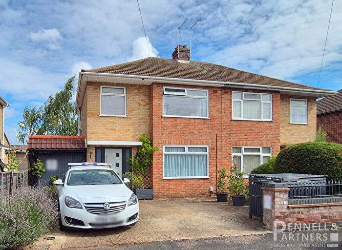 3 Bedroom Semi-Detached House For Sale In Allan Avenue, Stanground, Peterborough, PE2