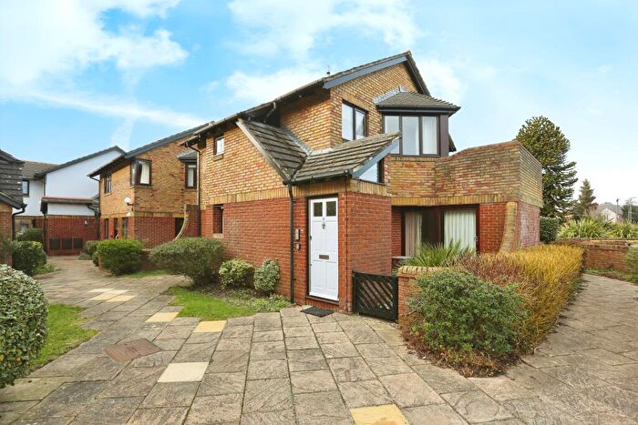 1 Bedroom Flat For Sale In Garden Mews, Warsash, Southampton, Hampshire, SO31