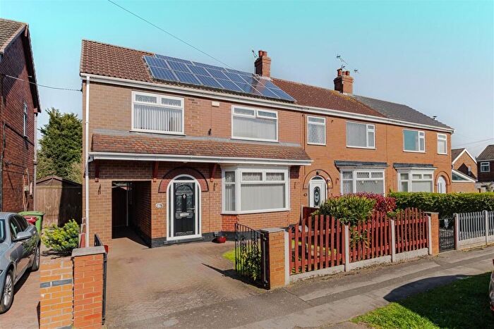 4 Bedroom Semi Detached House For Sale In St. Pauls Road, Scunthorpe, DN16