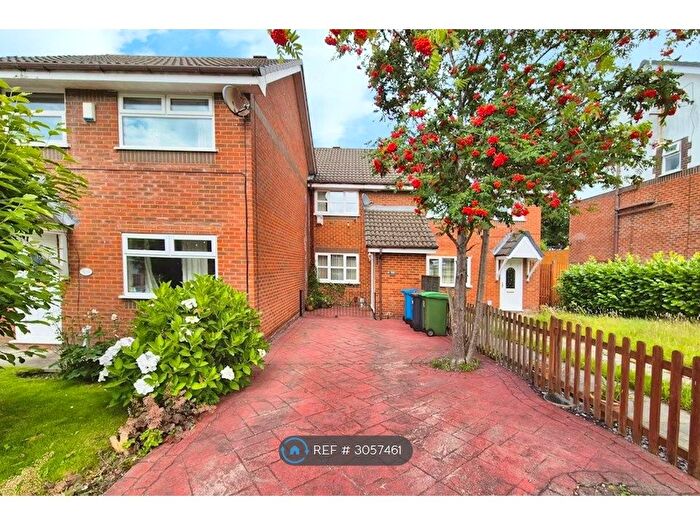 2 Bedroom Terraced House To Rent In Magpie Lane, Oldham, OL4