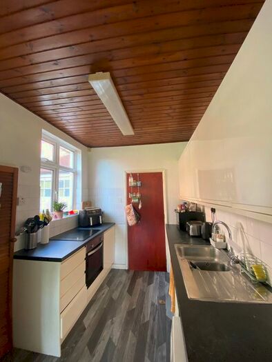 4 Bedroom Semi-Detached House To Rent In Footscray Road, London, SE9