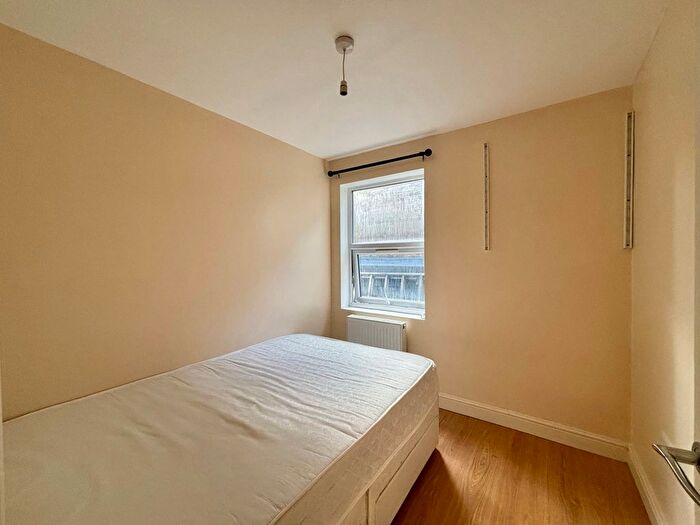 3 Bedroom Flat To Rent In Deptford High Street, London, SE8