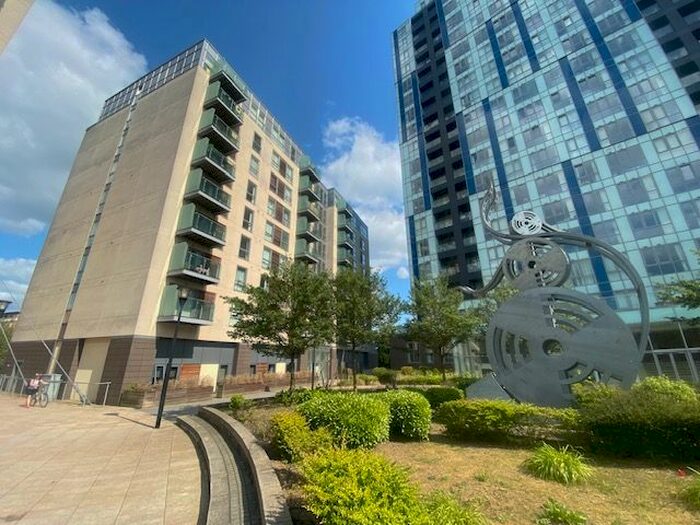 2 Bedroom Flat To Rent In K D, Cotterells, Hemel Hempstead, HP1