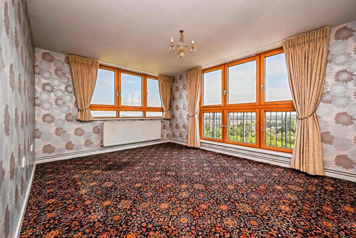 3 Bedroom Flat For Sale In Croxteth Drive, Liverpool, L17