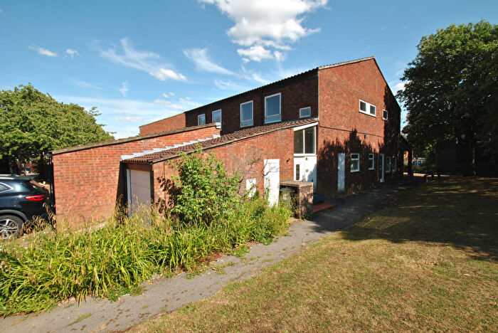 2 Bedroom Maisonette For Sale In Lordship Centre, Letchworth Garden City, SG6