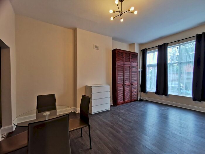 Studio To Rent In Heathfield Park, London, NW2