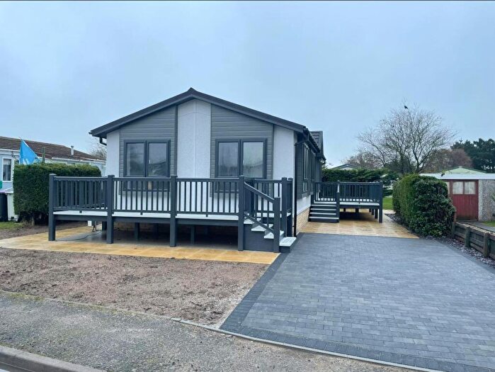 2 Bedroom Park Home For Sale In Pinewood Park, Somercotes, LN11