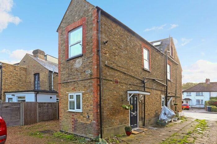 Studio To Rent In Park Road, Rickmansworth, WD3