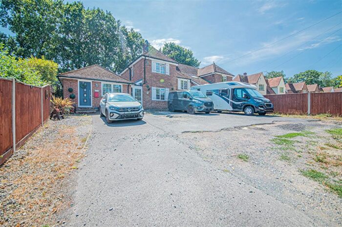 4 Bedroom Semi-Detached House For Sale In Leigh Road, Chandler's Ford, Eastleigh, SO53