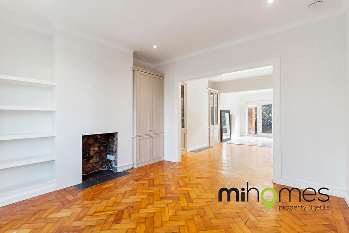 3 Bedroom Terraced House To Rent In County Gate, Whetstone, EN5