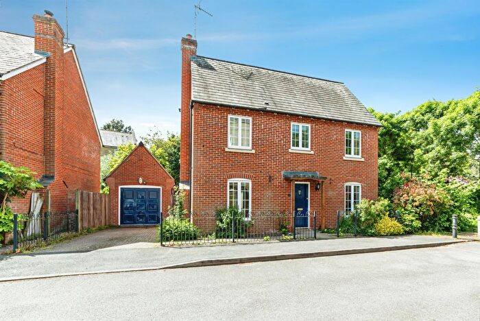 5 Bedroom Detached House For Sale In Otterbourne Walk, Sherfield-On-Loddon, Hook, RG27
