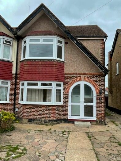 3 Bedroom Semi-Detached House To Rent In Hiliary Gardens, Stanmore, London, HA7