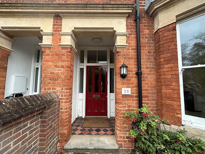 6 Bedroom Property To Rent In Landsdown Road, Bedford, MK40