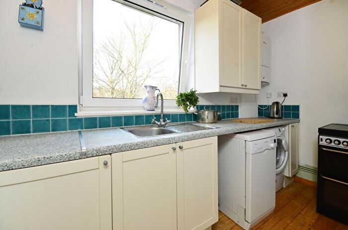 2 Bedroom Flat To Rent In Belvedere Road, Crystal Palace, London, SE19