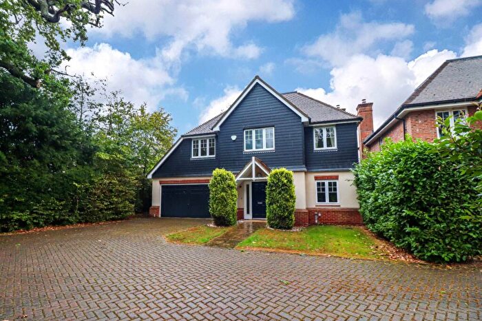 6 Bedroom Detached House For Sale In Lord Reith Place, Beaconsfield, HP9
