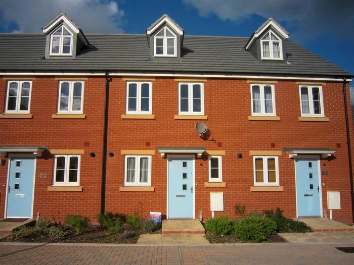 3 Bedroom Terraced House To Rent In Loop Road, Mangotsfield, Bristol, BS16