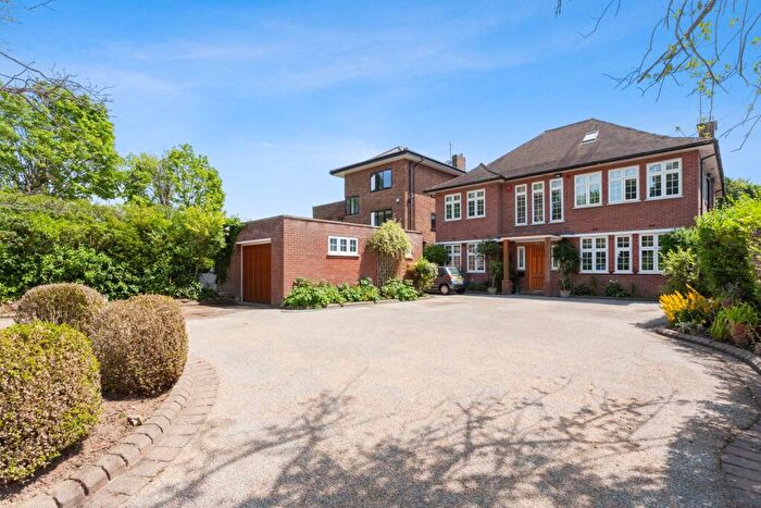 5 Bedroom Detached House For Sale In Aylmer Drive, Stanmore, HA7