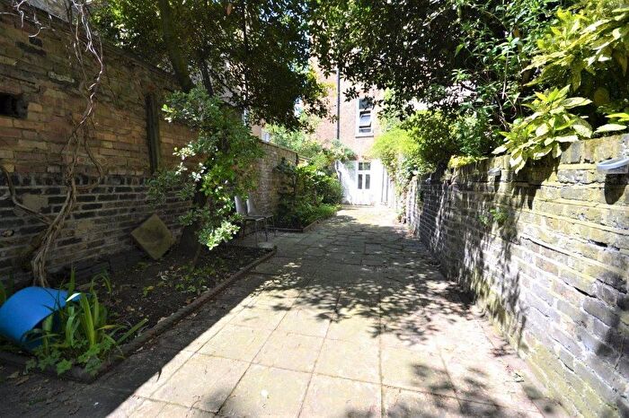 2 Bedroom Flat To Rent In Elgin Avenue, Maida Vale, London, W9