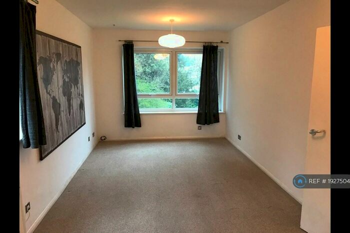 2 Bedroom Flat To Rent In Albert Road, London, N22