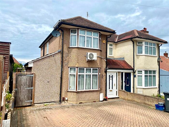 4 Bedroom Semi-Detached House For Sale In Park Avenue, Potters Bar, Herts, EN6