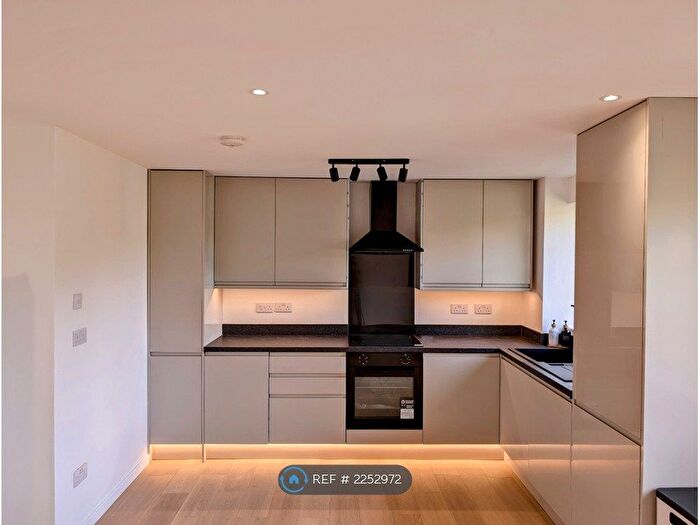 1 Bedroom Flat To Rent In Wroxall Court, Purfleet, RM19