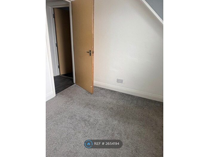 1 Bedroom Flat To Rent In Crabton Close Road, Bournemouth, BH5