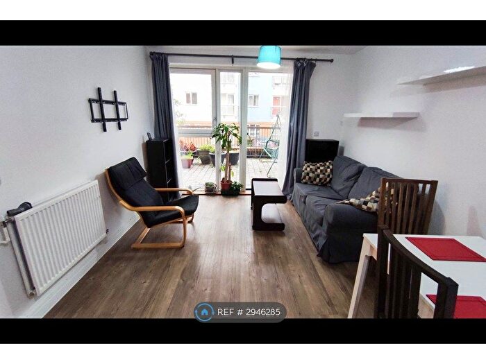 2 Bedroom Flat To Rent In Cabot Close, Croydon, CR0