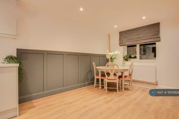 5 Bedroom End Of Terrace House To Rent In Chevers Pawen, Basildon, SS13