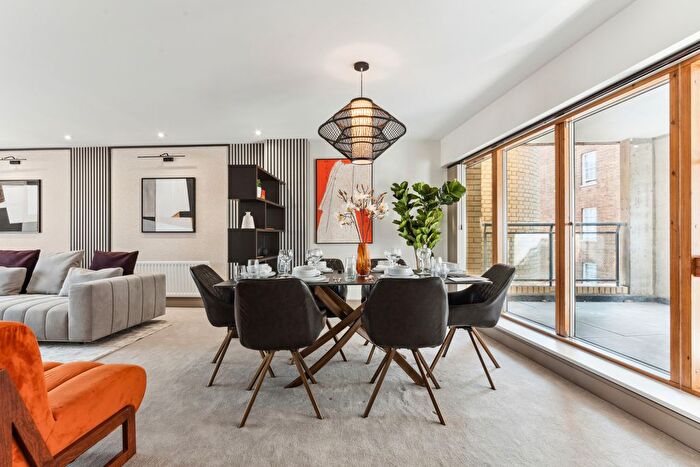 3 Bedroom Flat To Rent In Harrowby Street, Marylebone, W1H