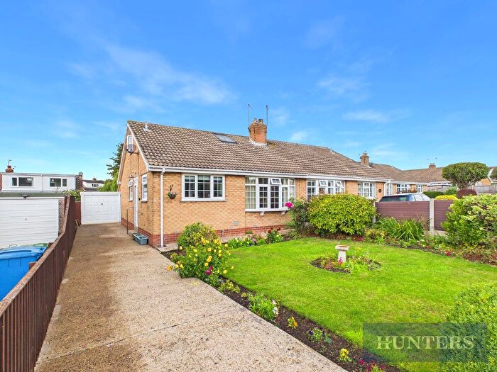3 Bedroom Semi-detached Bungalow For Sale In Estill Close, Cayton, Scarborough, YO11