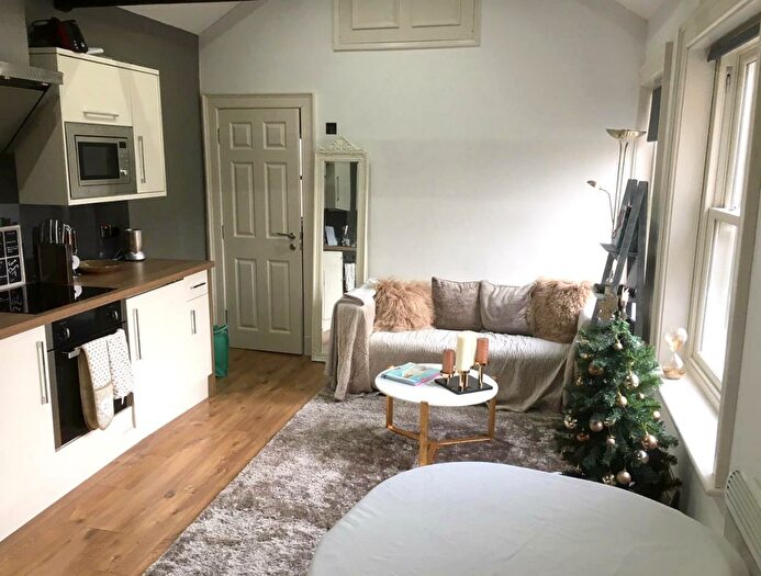 1 Bedroom Private Hall To Rent In St. Leonards Gate, Lancaster, LA1