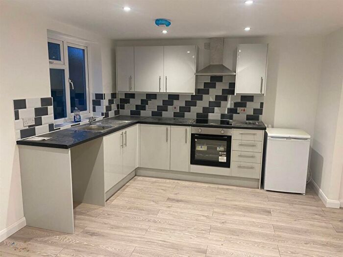 1 Bedroom Flat To Rent In Beacon Road, Chatham, ME5