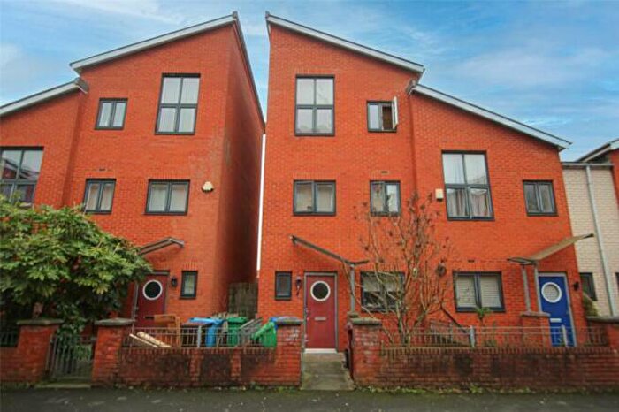 4 Bedroom Terraced House To Rent In Loxford Street, Hulme, Manchester, M15