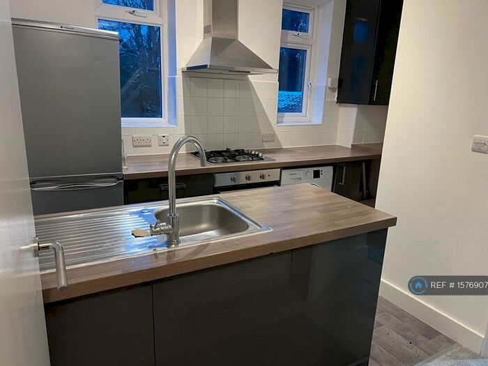 2 Bedroom Flat To Rent In Ewell Road, Surbiton, KT6