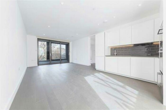 3 Bedroom Apartment To Rent In Gatsby Apartments, E1