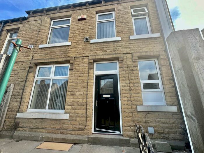 2 Bedroom End Of Terrace House To Rent In Blackmoorfoot Road, Crosland Moor, Huddersfield, HD4