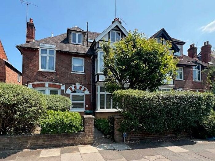 2 Bedroom Flat To Rent In High Road, London, N20